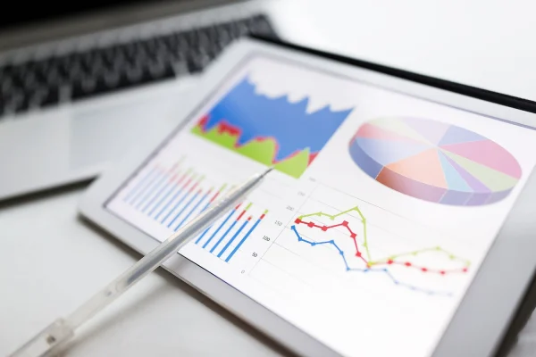 business-concept-tablet-with-information-chart-resize